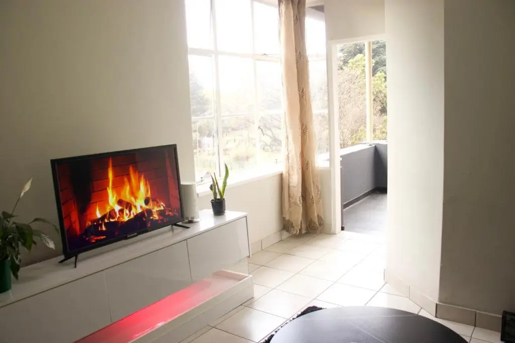 Image of Scenic 2-Bedroom Apartment – Upper Houghton – Fast Wi-Fi & Washer