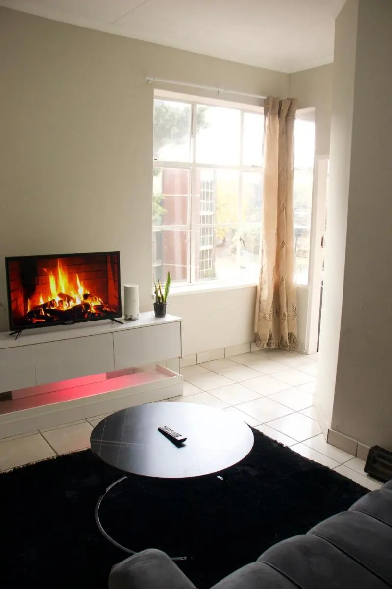 Image 3 of Scenic 2-Bedroom Apartment – Upper Houghton – Fast Wi-Fi & Washer