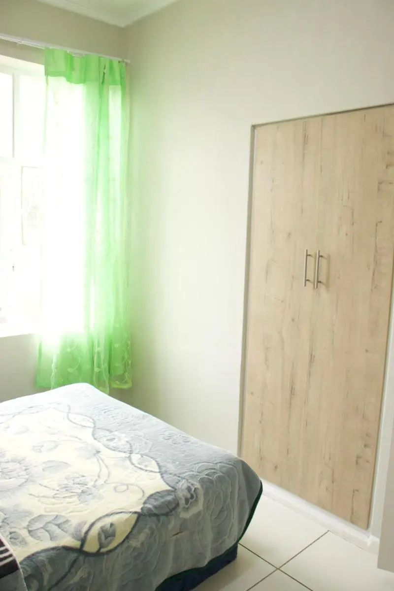 Image 4 of Scenic 2-Bedroom Apartment – Upper Houghton – Fast Wi-Fi & Washer
