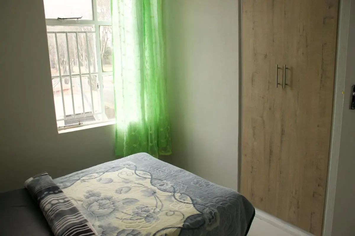 Image 2 of Scenic 2-Bedroom Apartment – Upper Houghton – Fast Wi-Fi & Washer