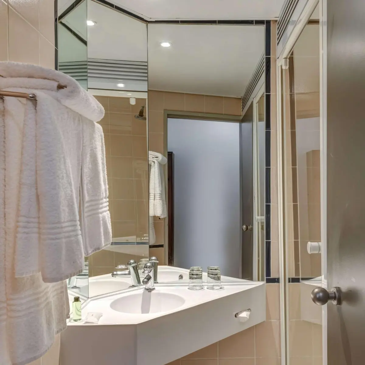 Image 3 of StayEasy Eastgate