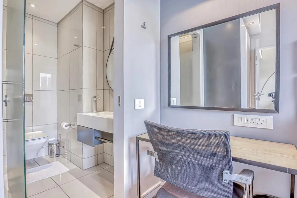 Image 2 of Stunning 1 bedroom apartment in a hotel with pool