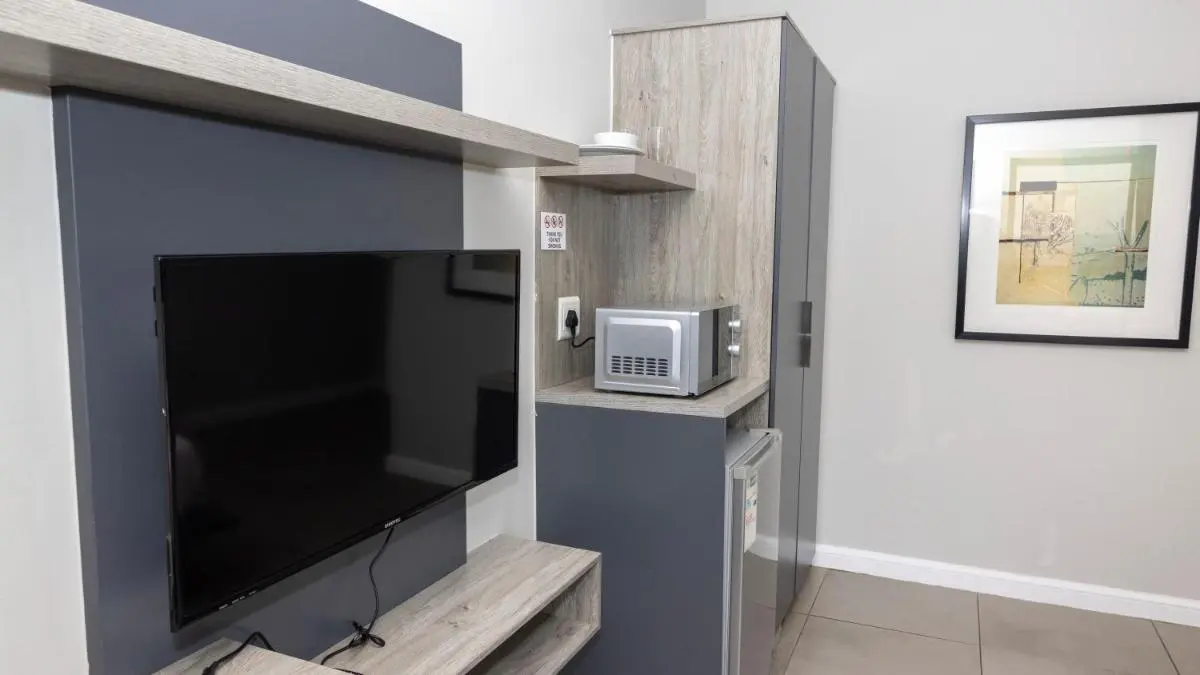 Image 4 of Stylish Deluxe Room Fast Wifi