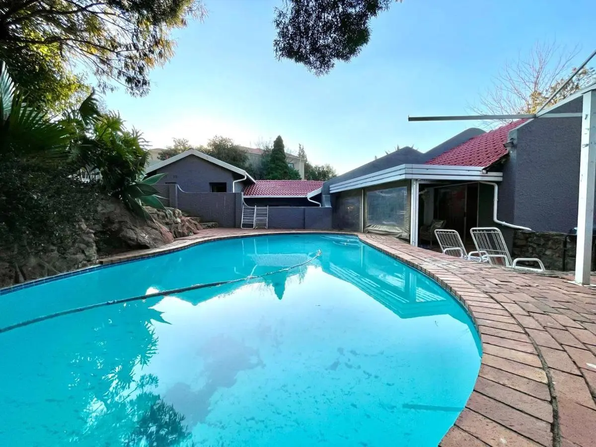 Image 3 of Suburban tranquility