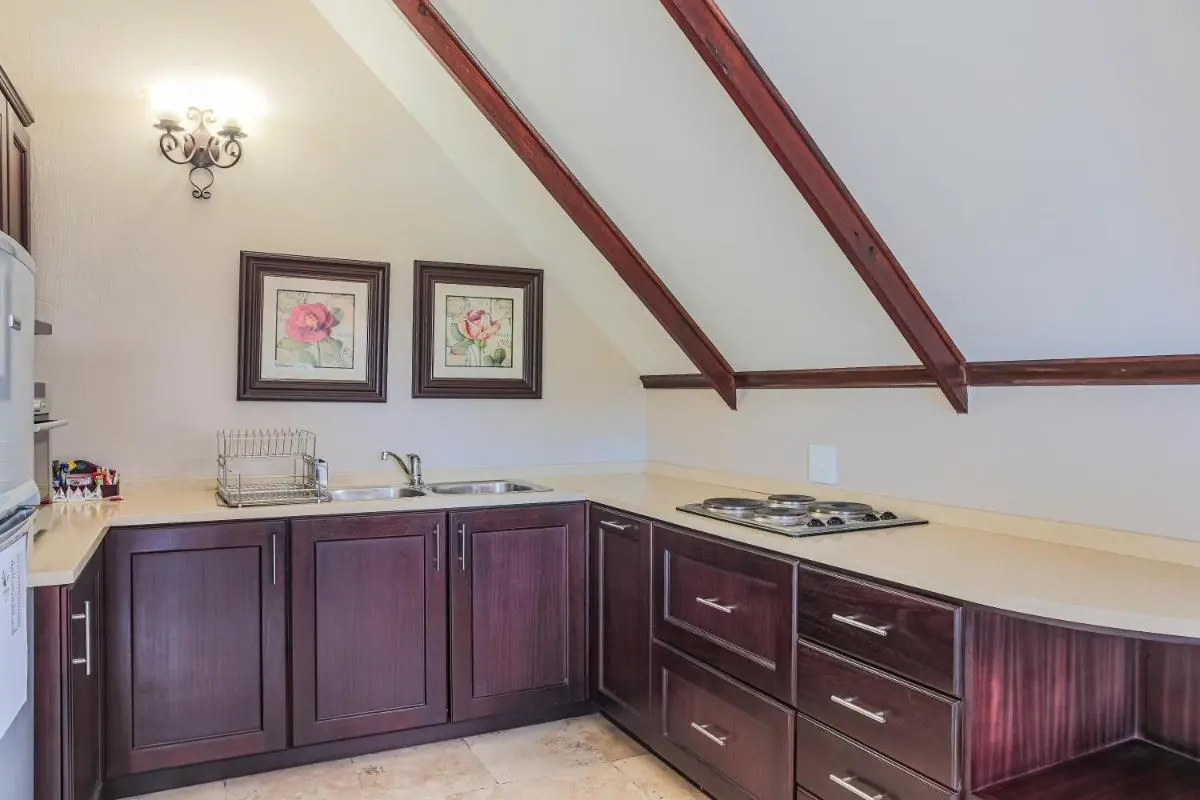 Image 2 of Sunninghill Guest Lodges