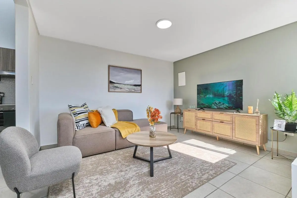 Image 3 of Sunny Rosebank Apartment – Leisure or Business