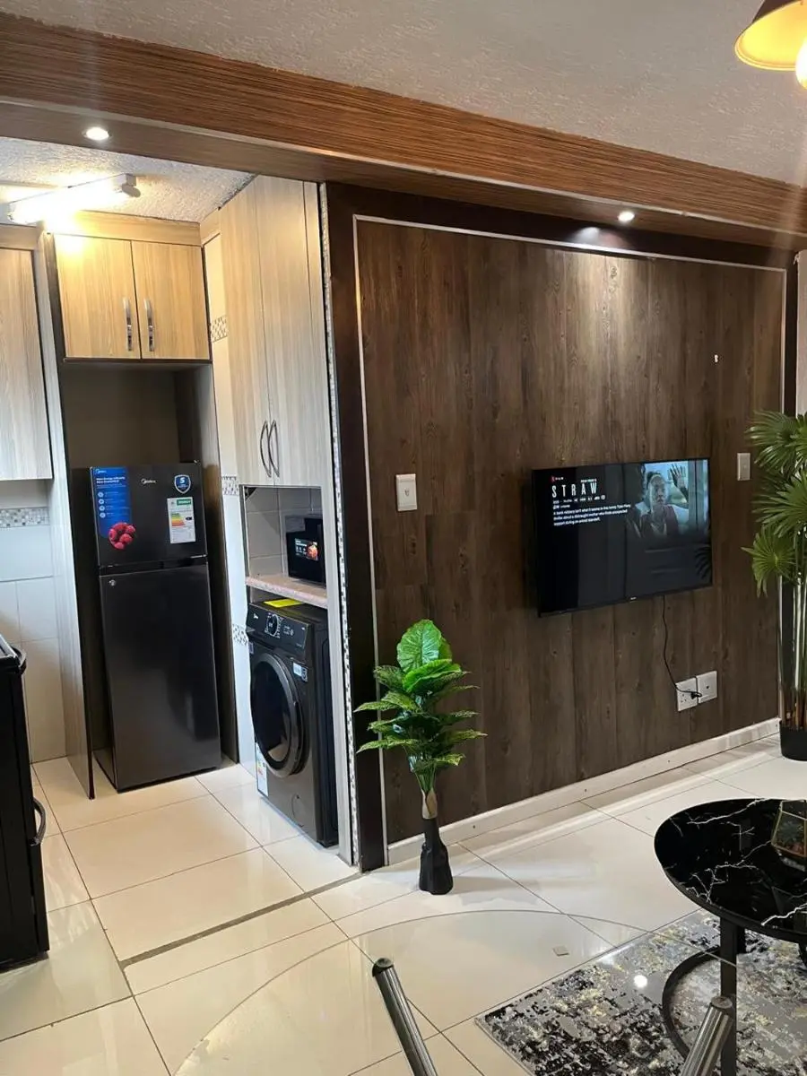 Image 5 of Thatishi’s Sandton CBD Apartment