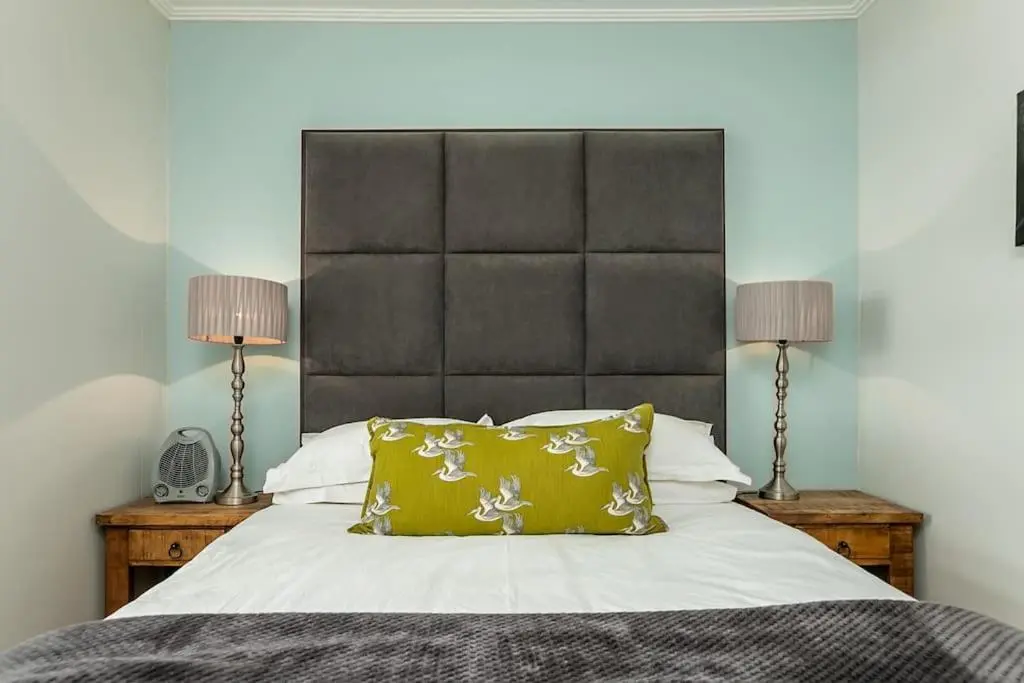 Image 1 of The Apex Rosebank – Building with generator