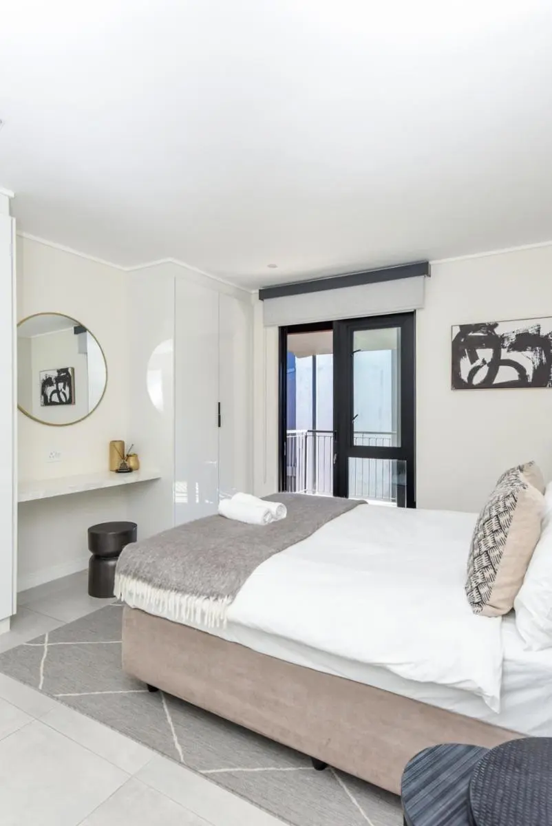 Image 3 of The Emerald 42