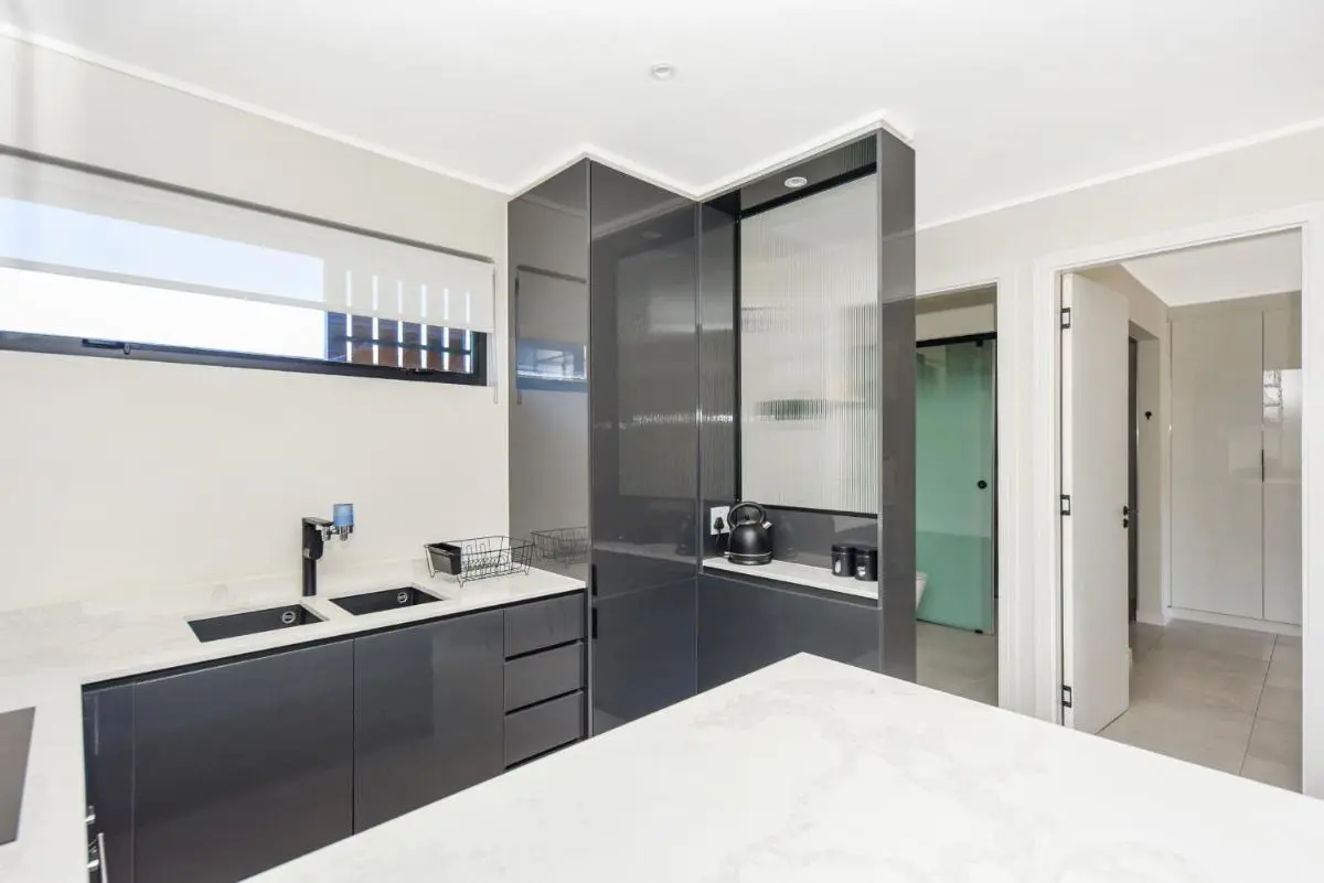 Image 4 of The Emerald 42