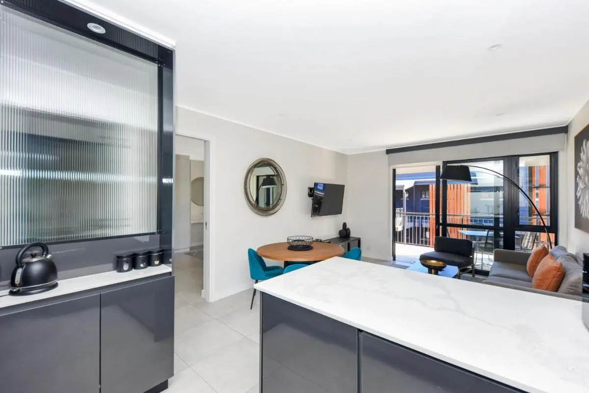 Image 5 of The Emerald 42