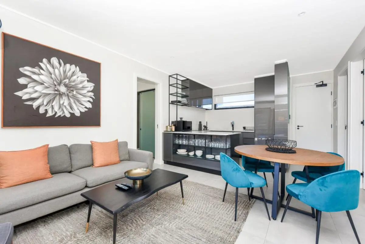 Image 6 of The Emerald 42