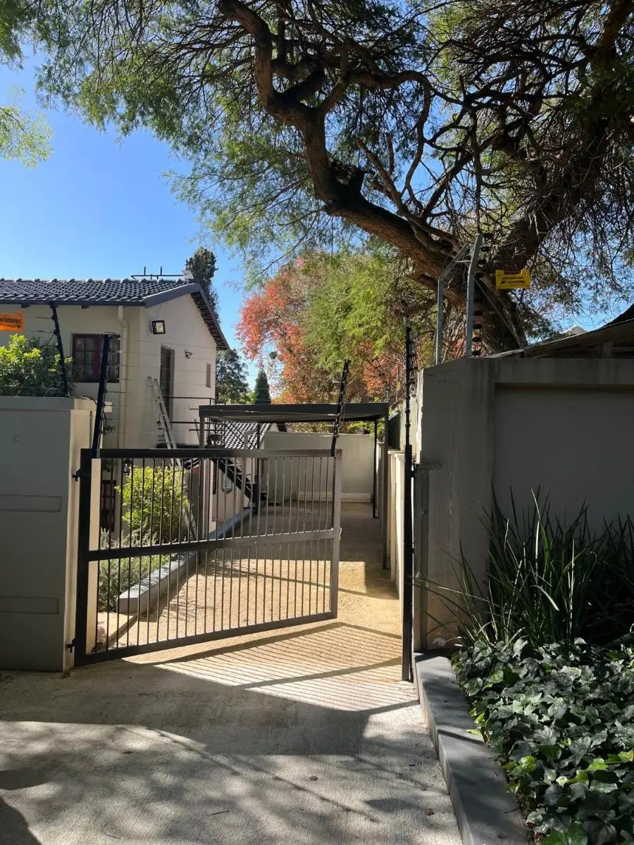 Image 4 of The Green Room on Leo Epstein