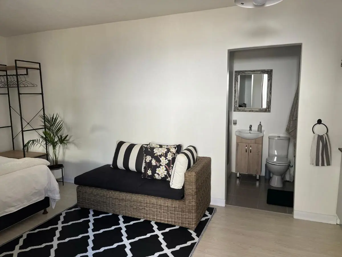 Image 5 of The Green Room on Leo Epstein