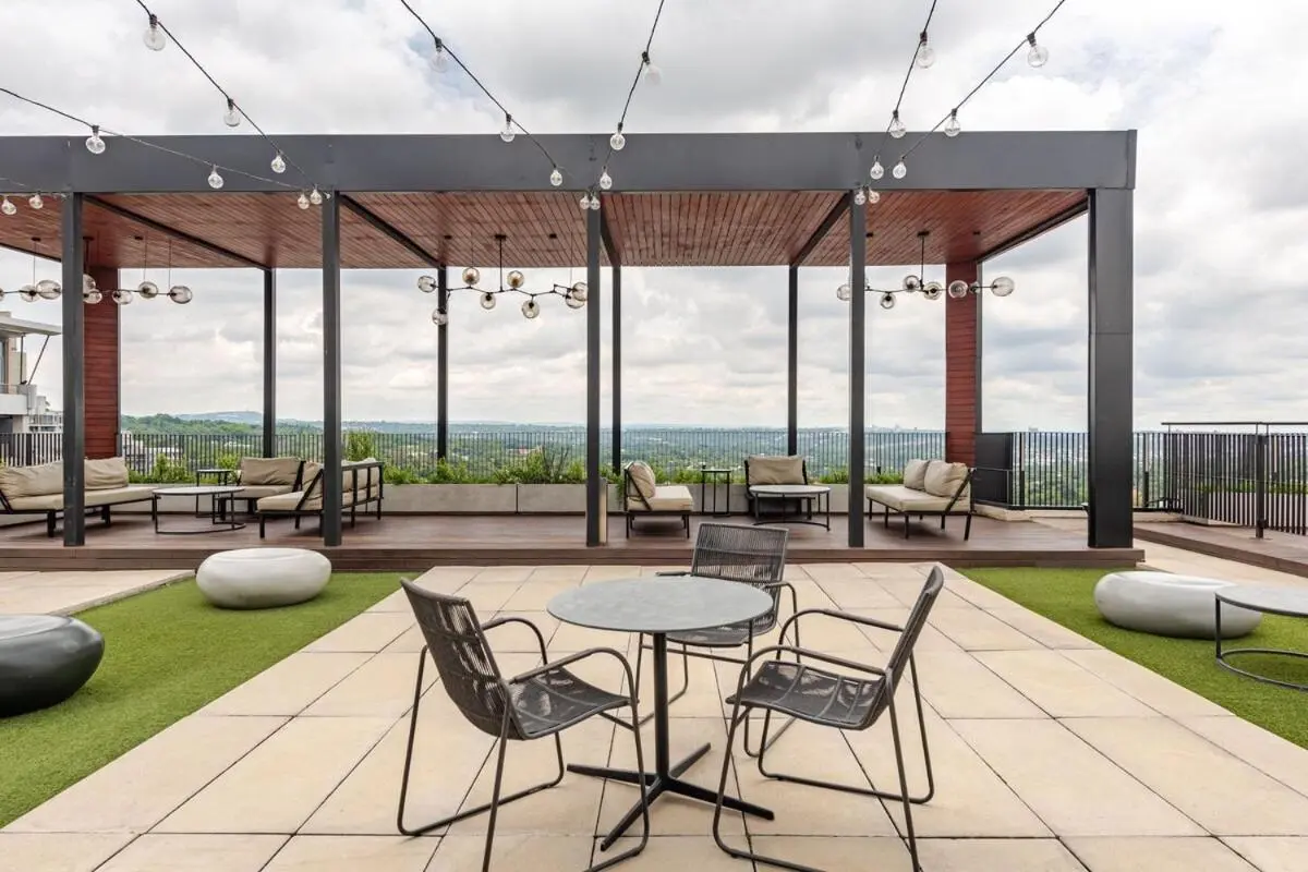 Image 6 of The Lineal 500m to Sandton City with backup water & power