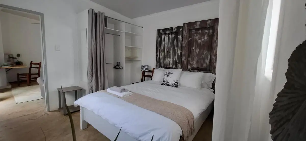 Image 1 of Tranquil flatlet with Full Kitchen & Pool Access