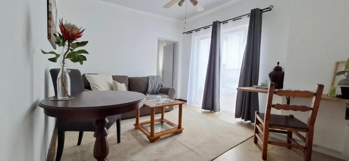 Image 4 of Tranquil flatlet with Full Kitchen & Pool Access