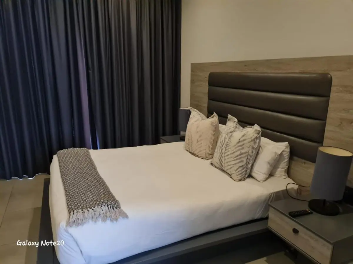 Image 6 of Tripleg Apartments 5