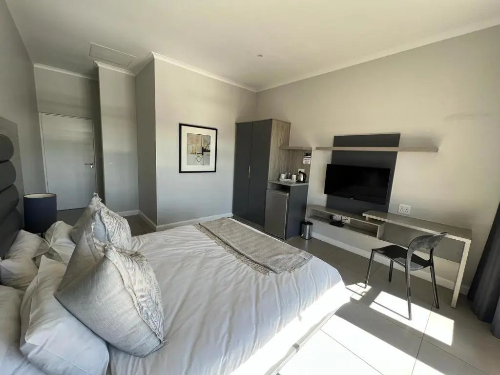 Image 4 of Tripleg Apartments 5