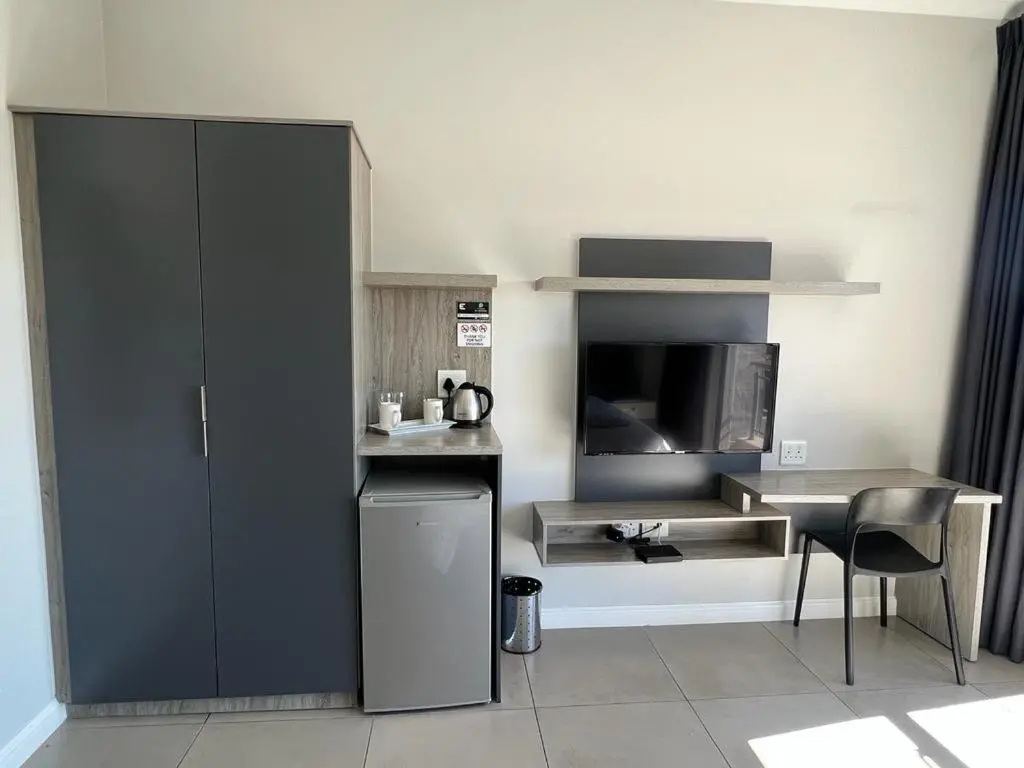 Image 3 of Tripleg Apartments 5