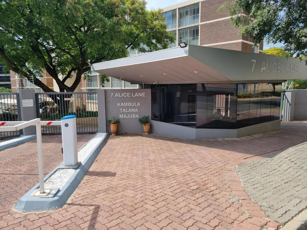 Image 4 of Walk frm Mandela Square, Sandton City and Gautrain