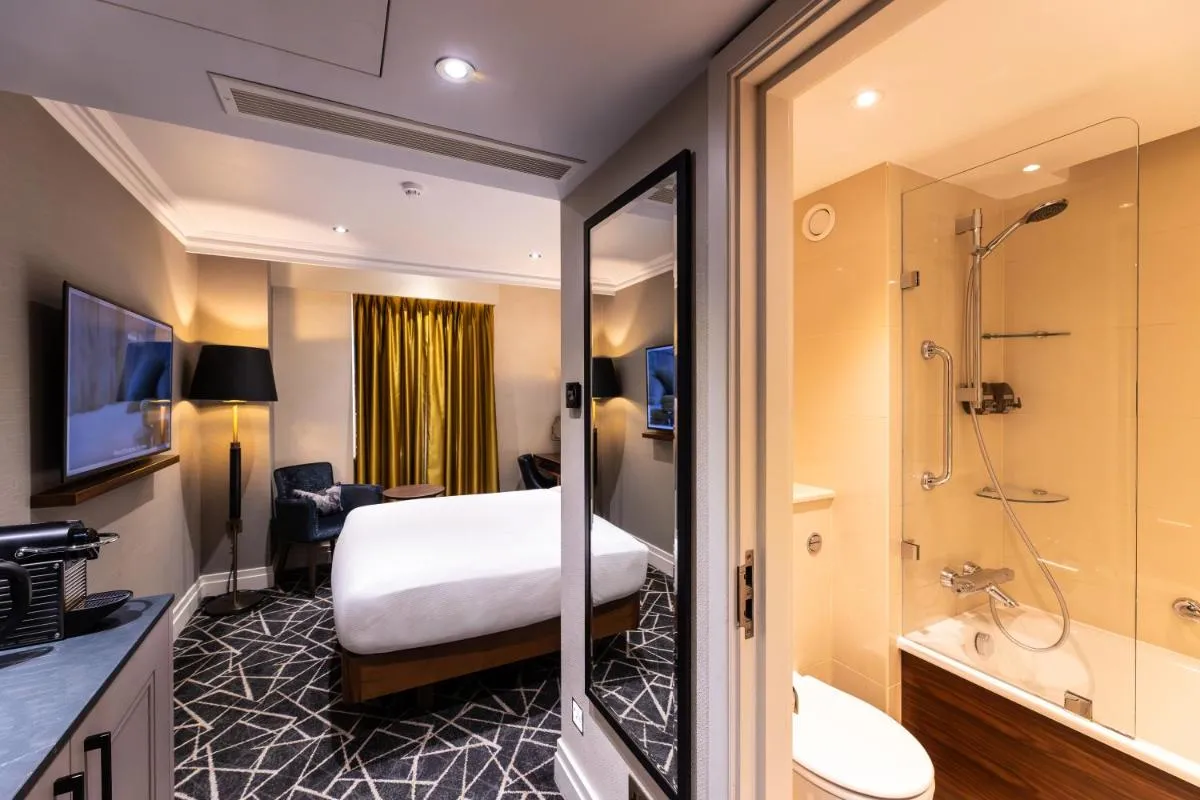 Image 3 of 100 Queen’s Gate Hotel London Kensington, Curio Collection by Hilton