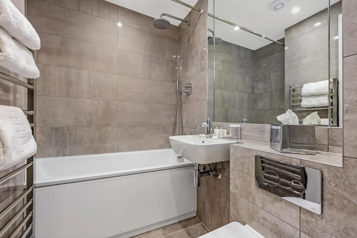 Image 3 of 10 Curzon Street by Mansley