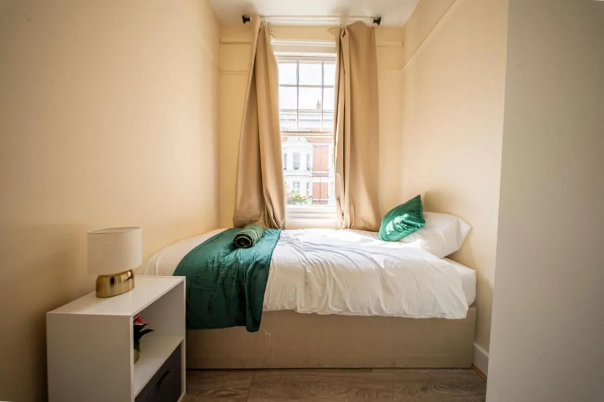Image 4 of 10 minutes to Kings Cross, Spacious 4 bedroom home with Garden