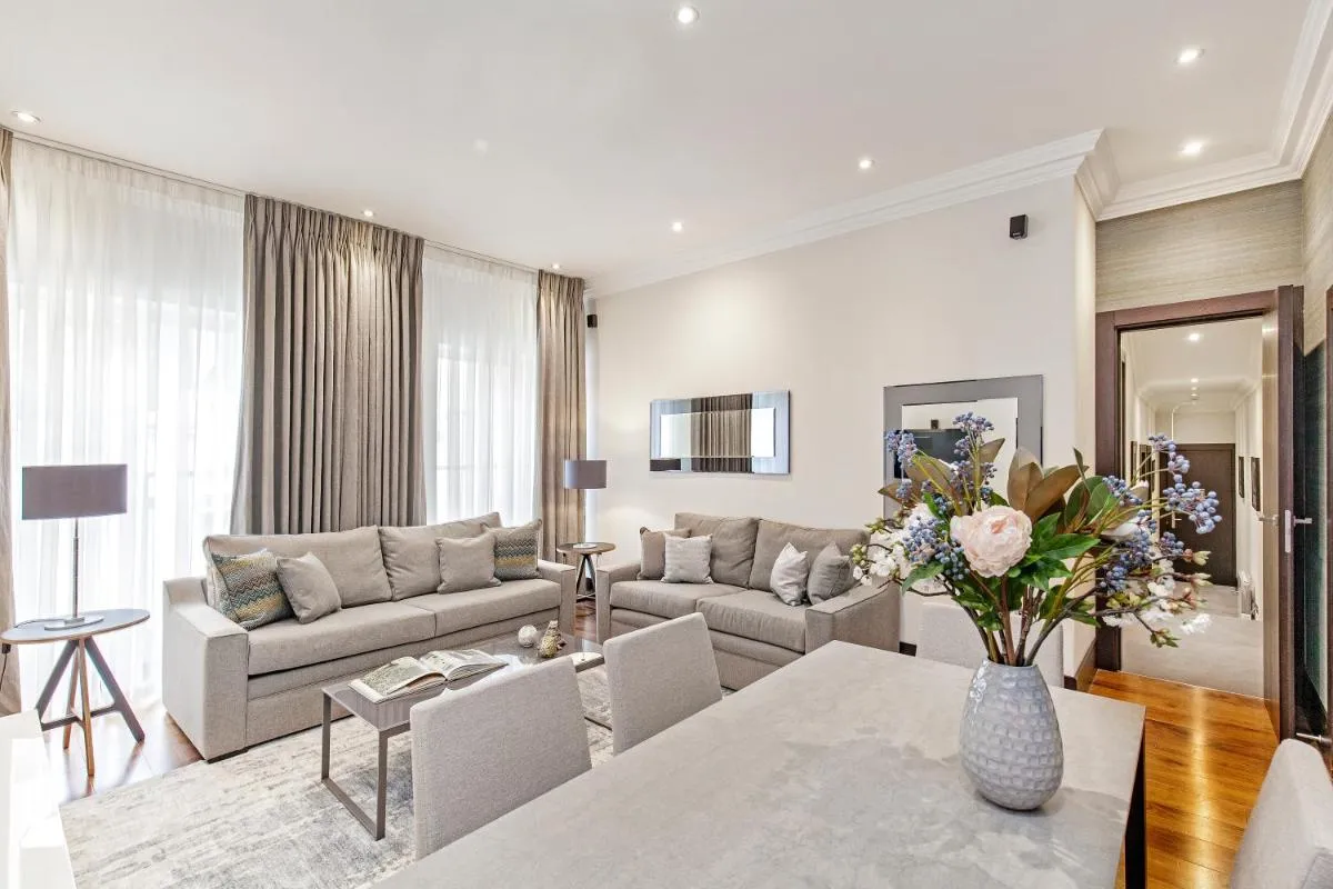 Image 5 of 130 Queen’s Gate Apartments