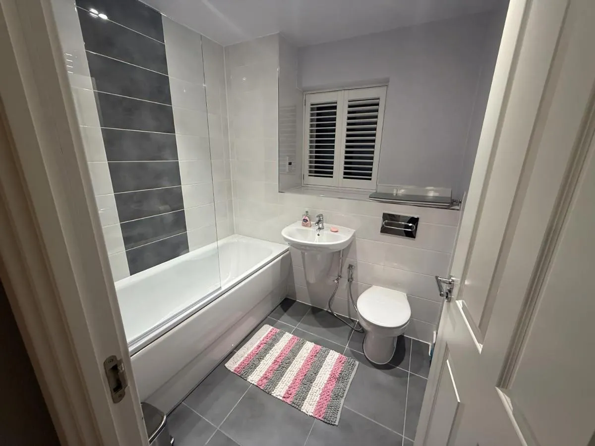 Image 3 of 14 Becket Close