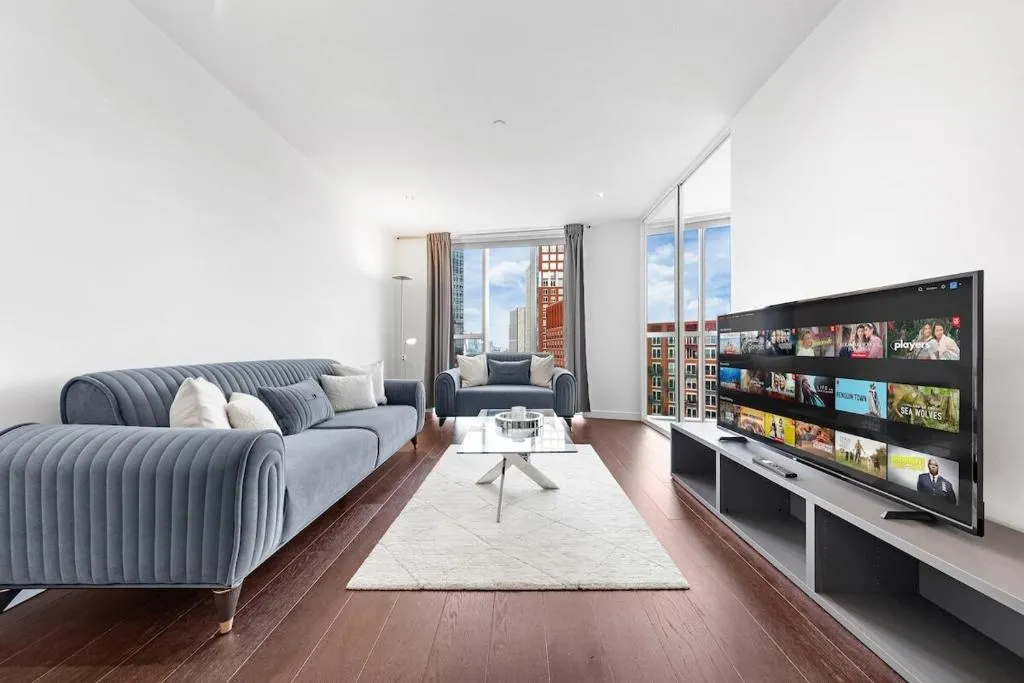 18th Floor Luxury 2 Bedroom, 2 Bathroom Sky View with Rooftop Access & Gym! Unbeatable Experience & Extreme Value!