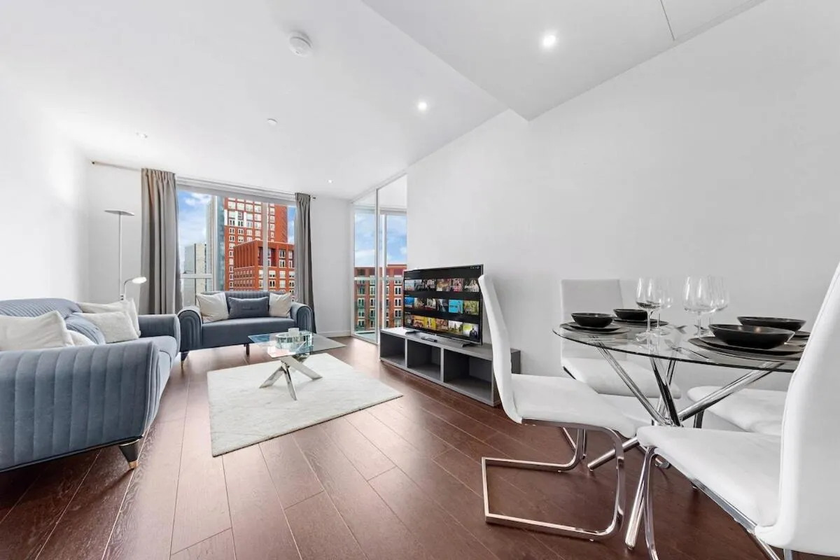 Image 2 of 18th Floor Luxury 2 Bedroom, 2 Bathroom Sky View with Rooftop Access & Gym! Unbeatable Experience & Extreme Value!