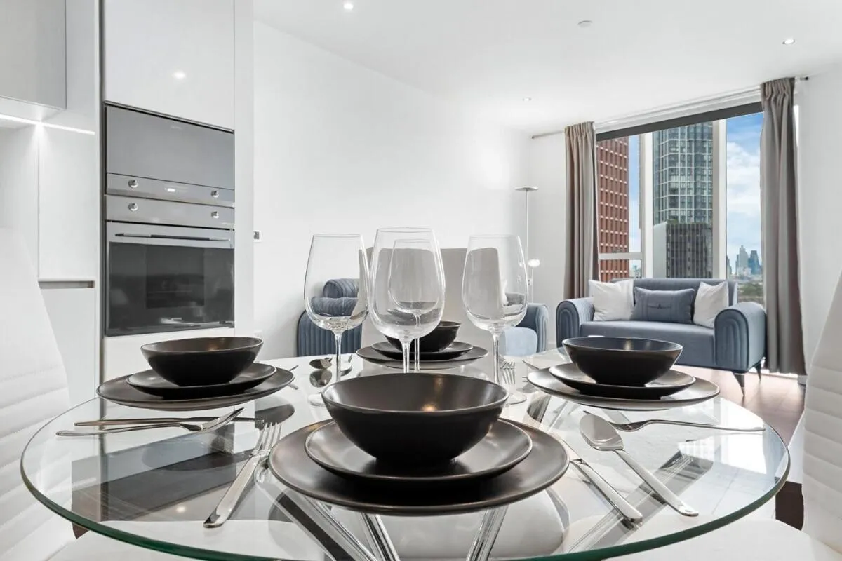 Image 3 of 18th Floor Luxury 2 Bedroom, 2 Bathroom Sky View with Rooftop Access & Gym! Unbeatable Experience & Extreme Value!