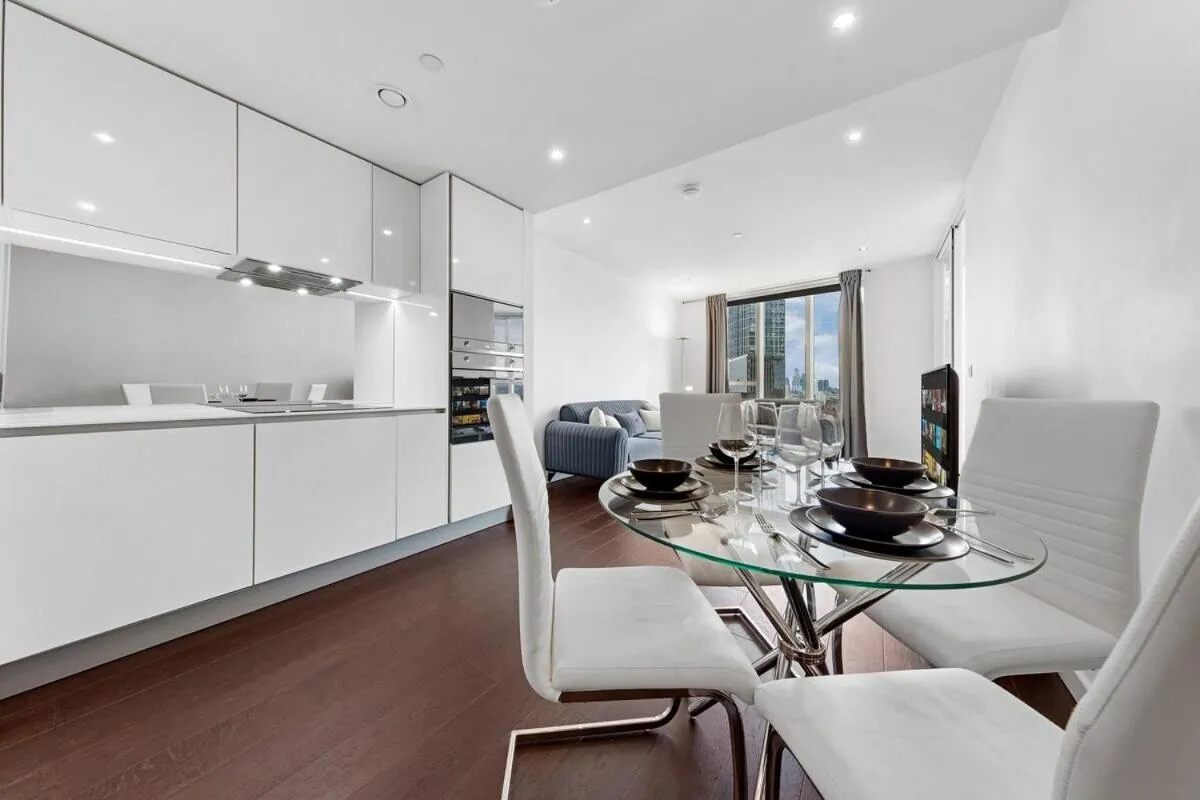 Image 4 of 18th Floor Luxury 2 Bedroom, 2 Bathroom Sky View with Rooftop Access & Gym! Unbeatable Experience & Extreme Value!