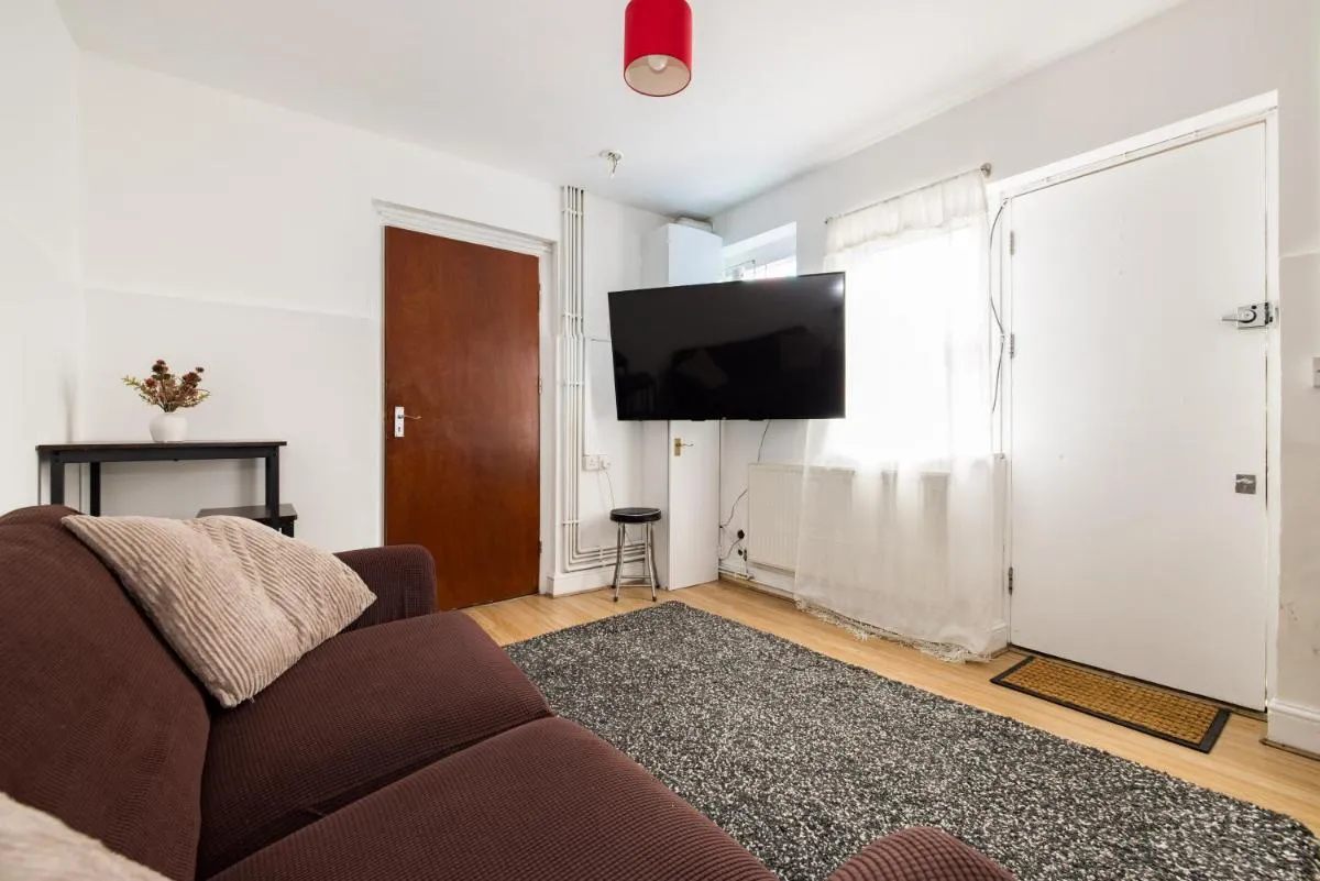 Image 5 of 1BD Apartment near Olympic Park, East London