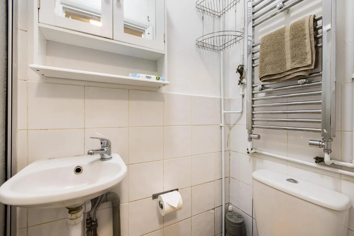 Image 3 of 1BD Apartment near Olympic Park, East London