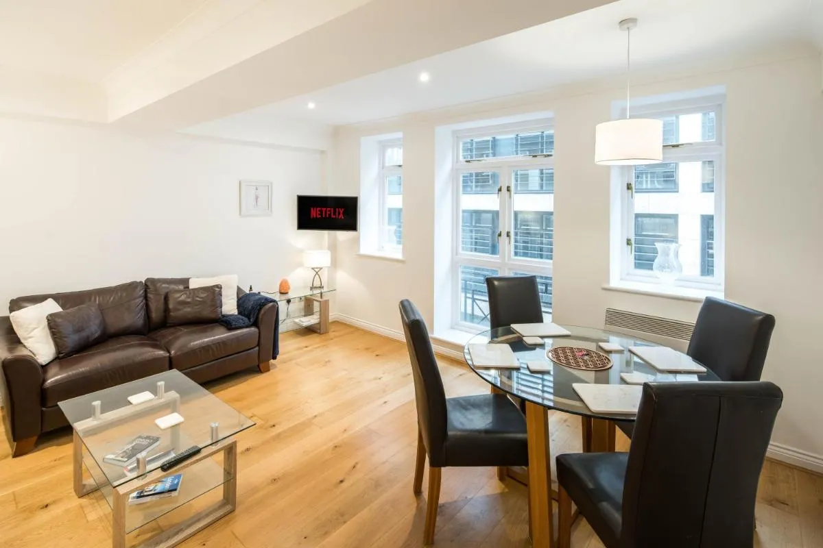 Image 5 of 1BD Modern City Oasis: Near London Attractions