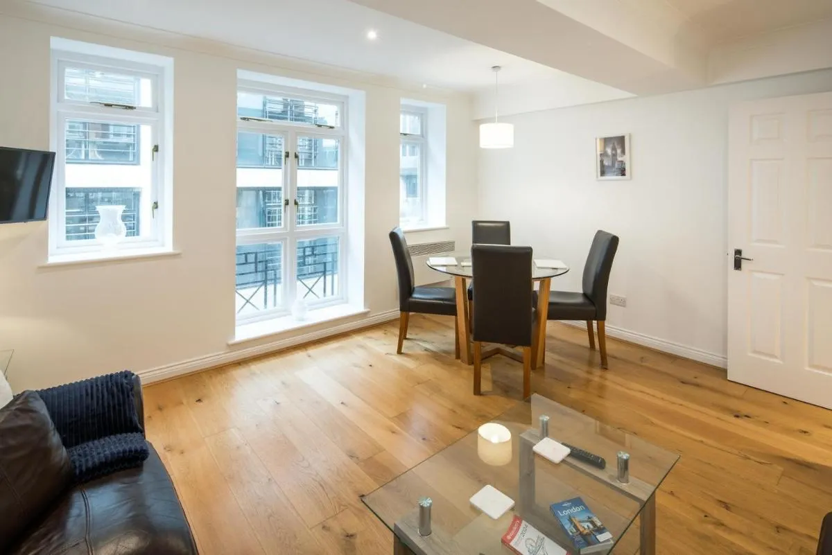 Image 4 of 1BD Modern City Oasis: Near London Attractions