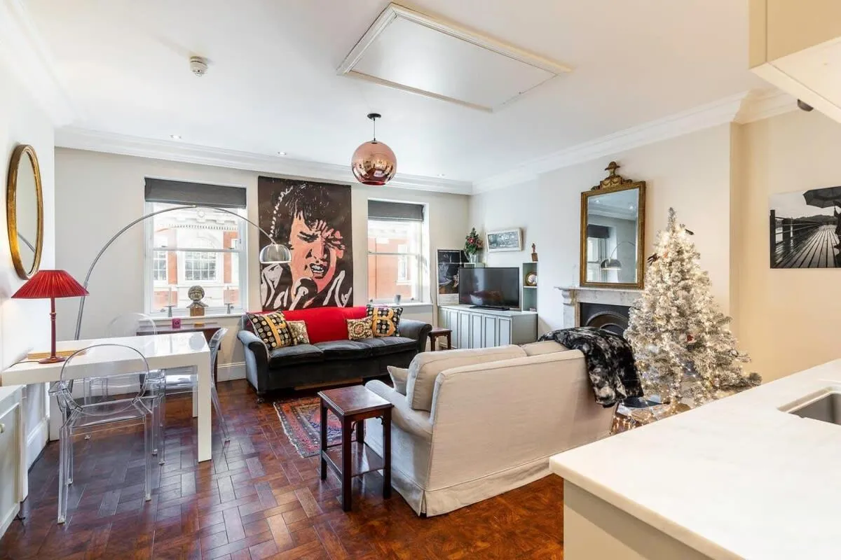 Image 4 of 1BR Chic Covent Garden Retreat