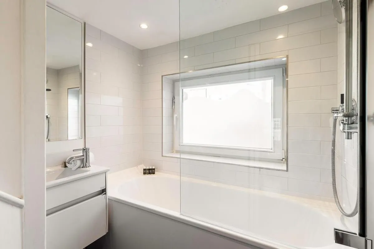 Image 3 of 1BR Chic Covent Garden Retreat