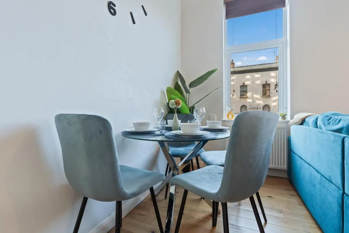 Image 4 of 1BR Loft Apartment – LIVERPOOL STREET Sleeps 6 – The Simpsons Themed