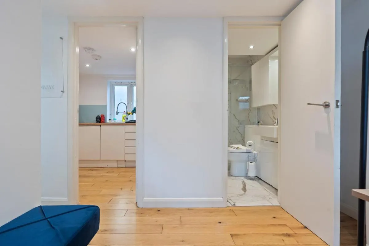 Image 3 of 1BR Loft Apartment – LIVERPOOL STREET Sleeps 6 – The Simpsons Themed