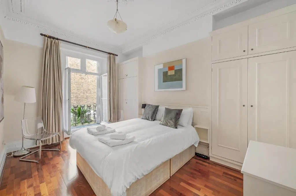 Image 1 of 1Bed Flat In Earl’s Court