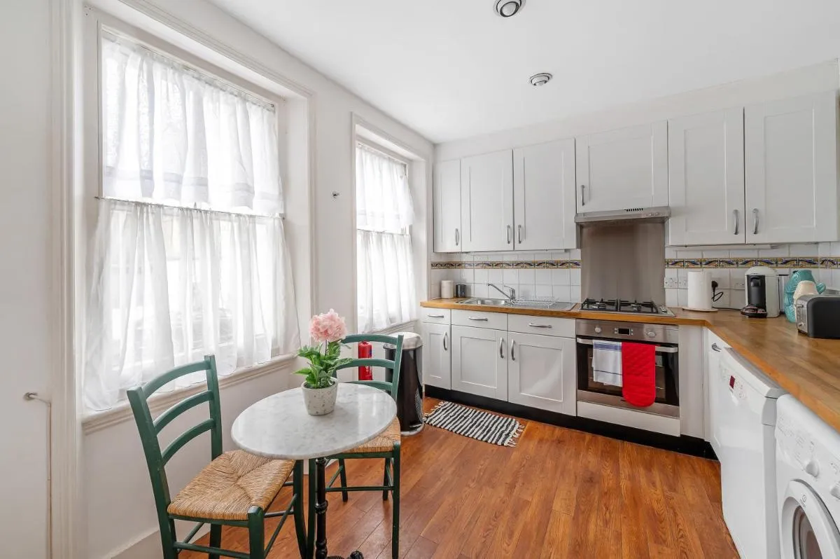 Image 3 of 1Bed Flat In Earl’s Court