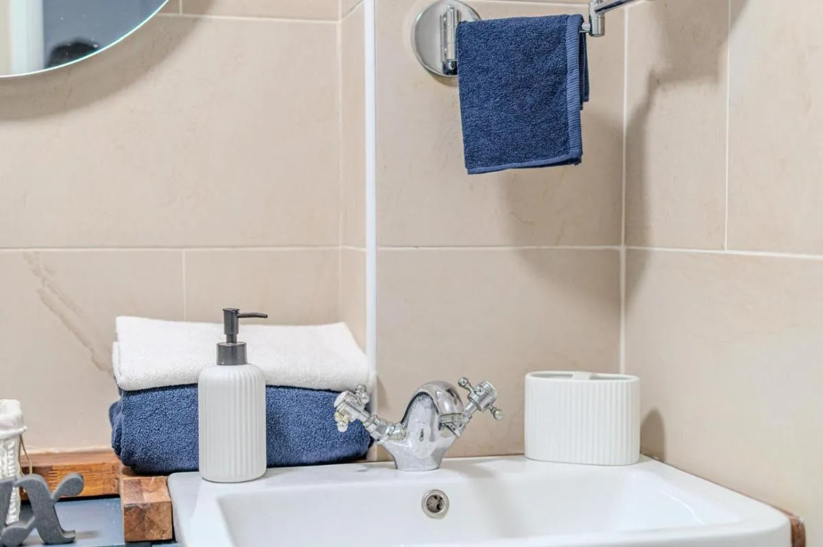 Image 3 of 1-Bed Flat in Kensington W8
