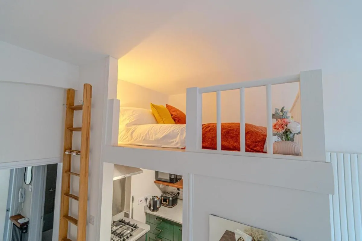 Image 4 of 1-Bed Flat in Kensington W8