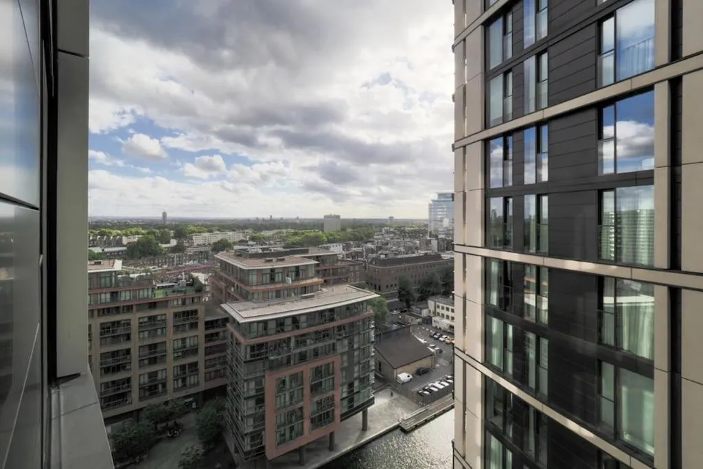 Image 1 of 1Bed Flat with city views – 1min walk to tube station
