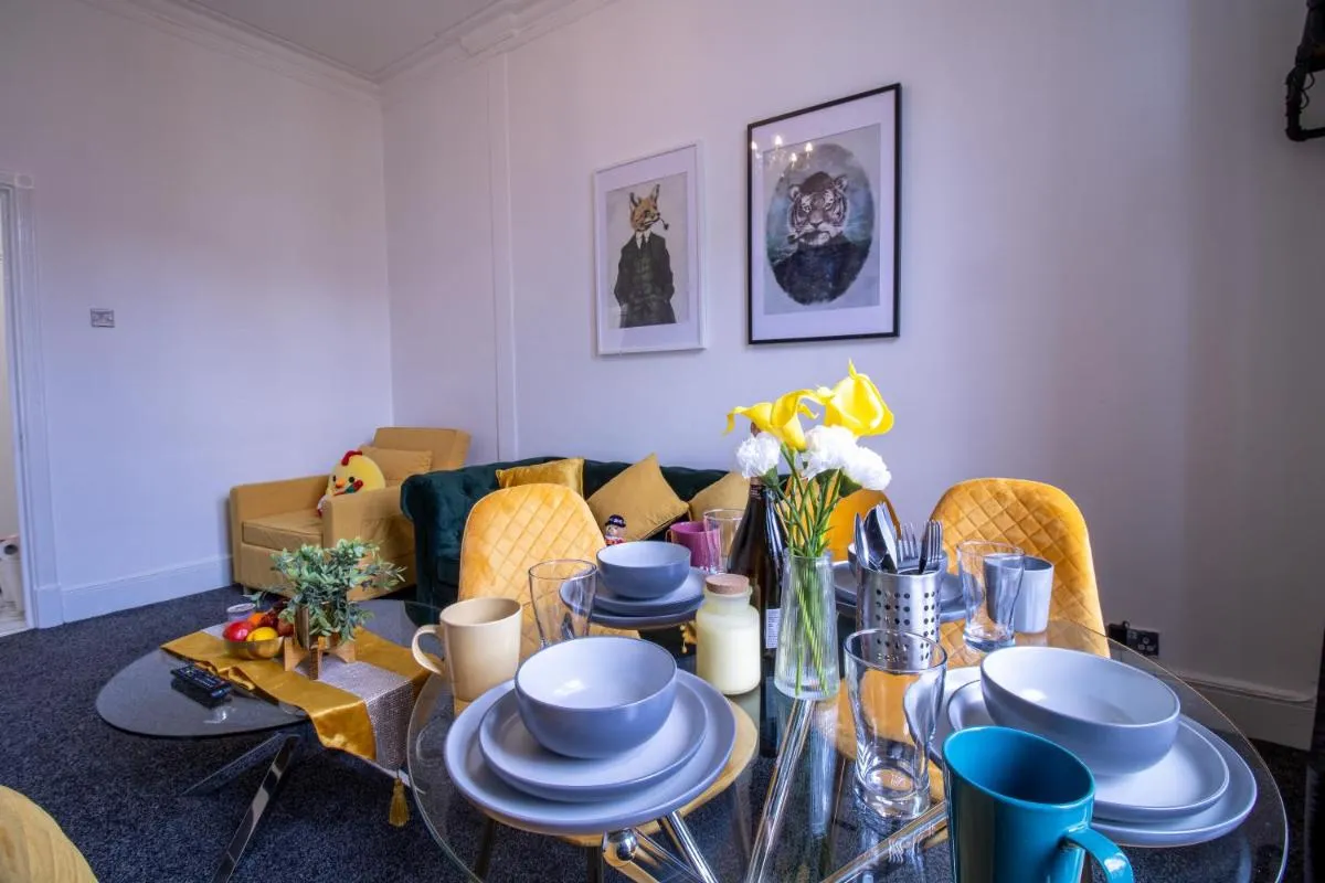 Image 3 of 1-Bedroom Flat in London’s Top Shopping District 6GC