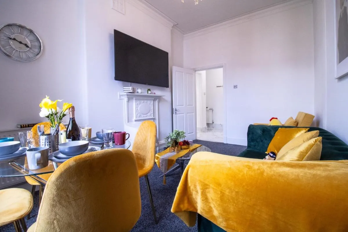 Image 4 of 1-Bedroom Flat in London’s Top Shopping District 6GC