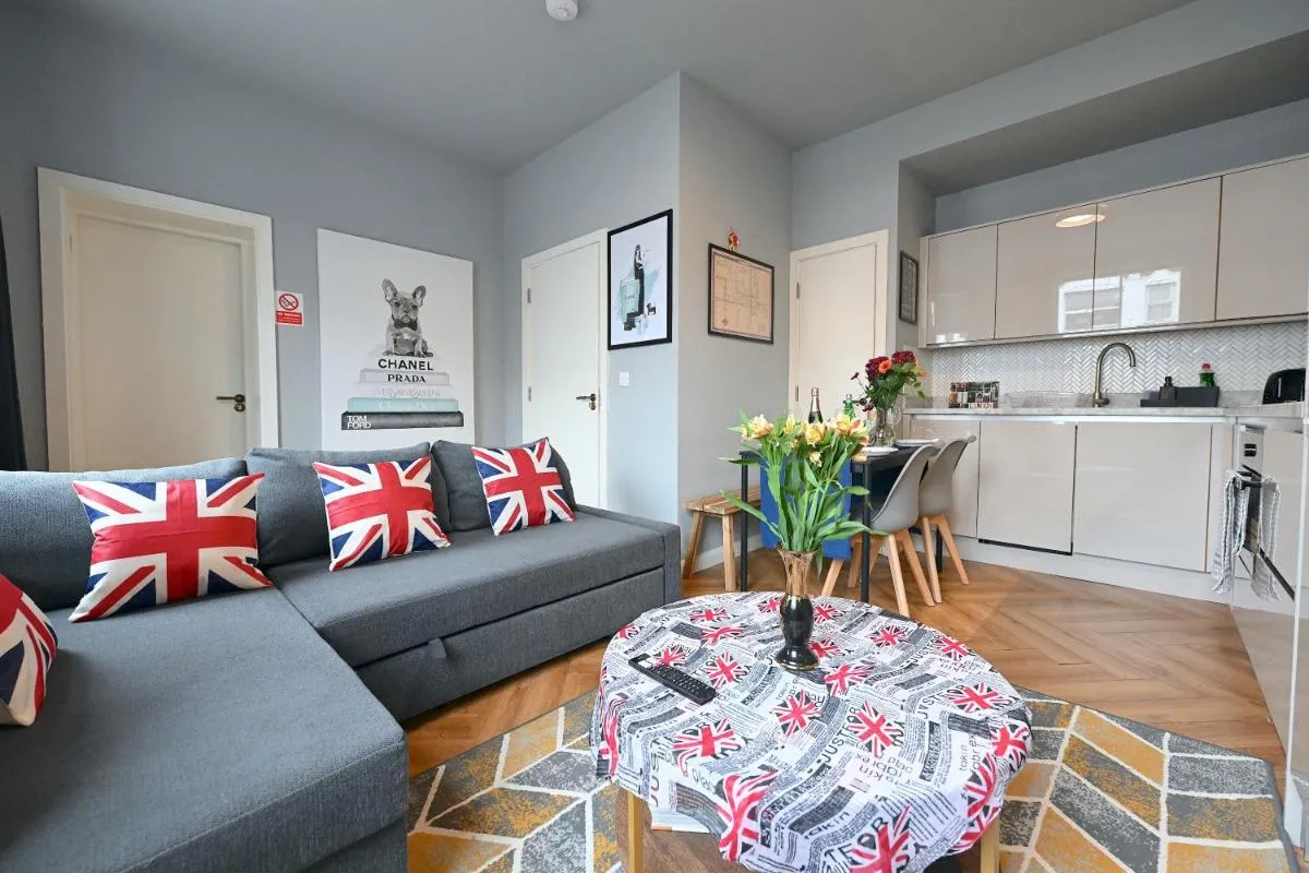 Image 4 of 1 BEDROOM FLAT IN WOOD GREEN PICCADILLY LINE